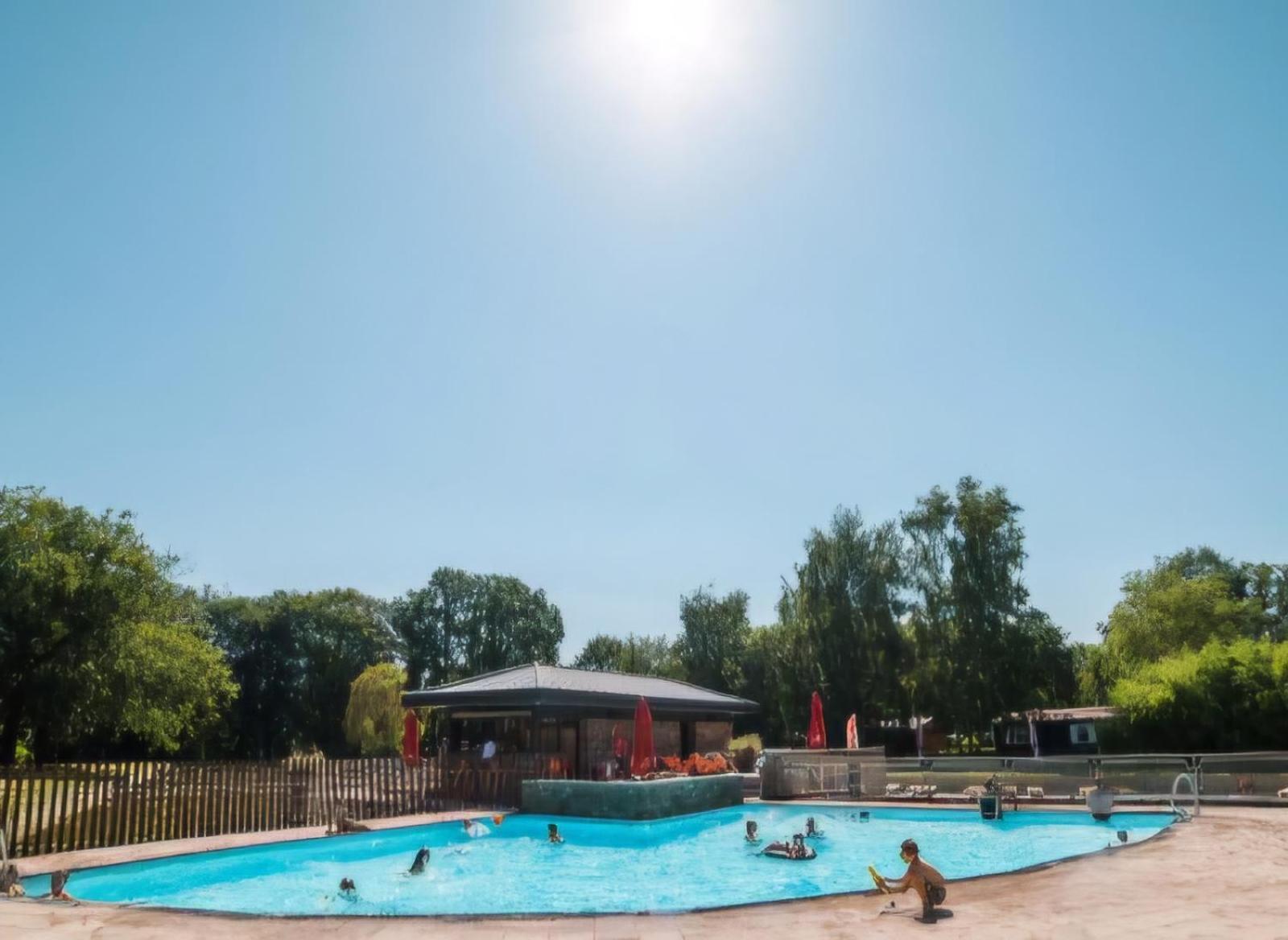 Pipowagen Met Prive Hot Tub Villa Lanaken Buitenkant foto